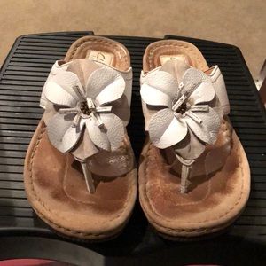 Clarkes sandals sz 7 white